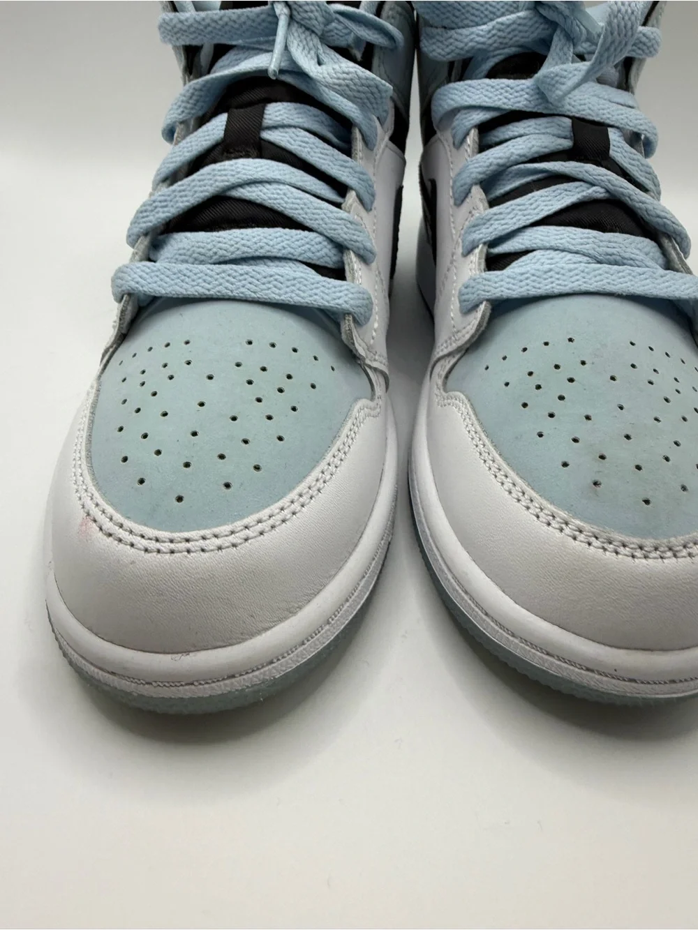 Nike Kids High-Top Sneakers in Light Blue, Navy & White